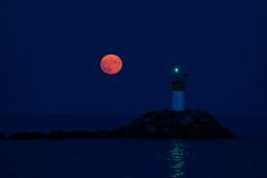 Full Moon Rising